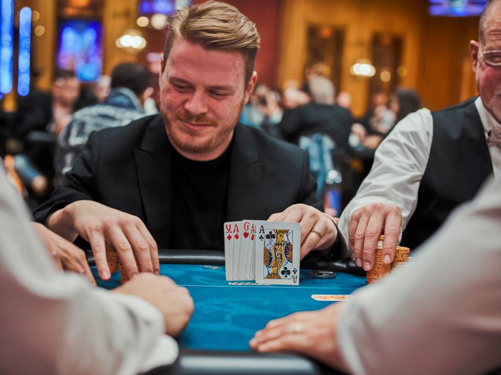 quinte flush poker: the ultimate high hand explained 🃏